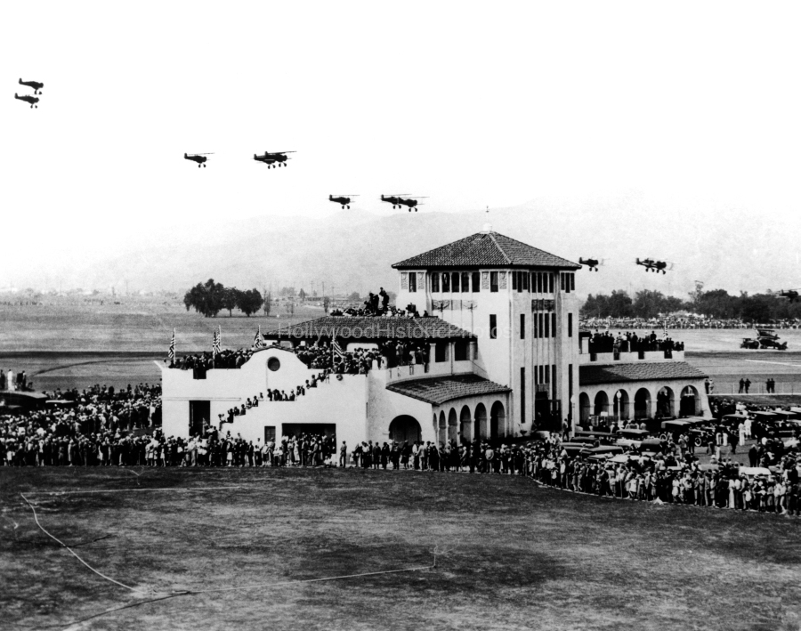 Burbank United Airport 1930 Opening day in Burbank wm.jpg